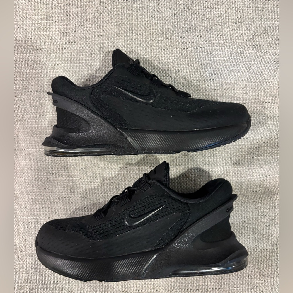 Nike Air Max 270 GO kids shoe in triple black - 9C